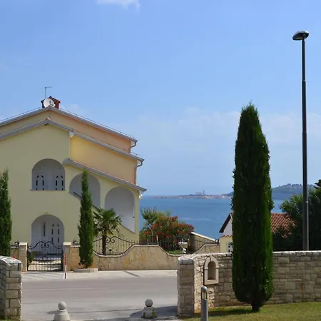 Del Golfo- Mit Garten Und Pool By Interhome