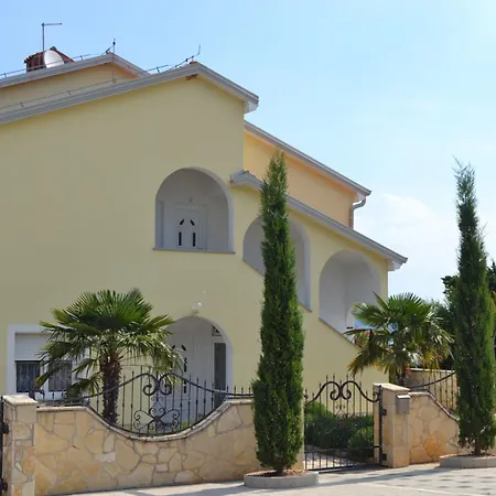 Del Golfo- Mit Garten Und Pool By Interhome